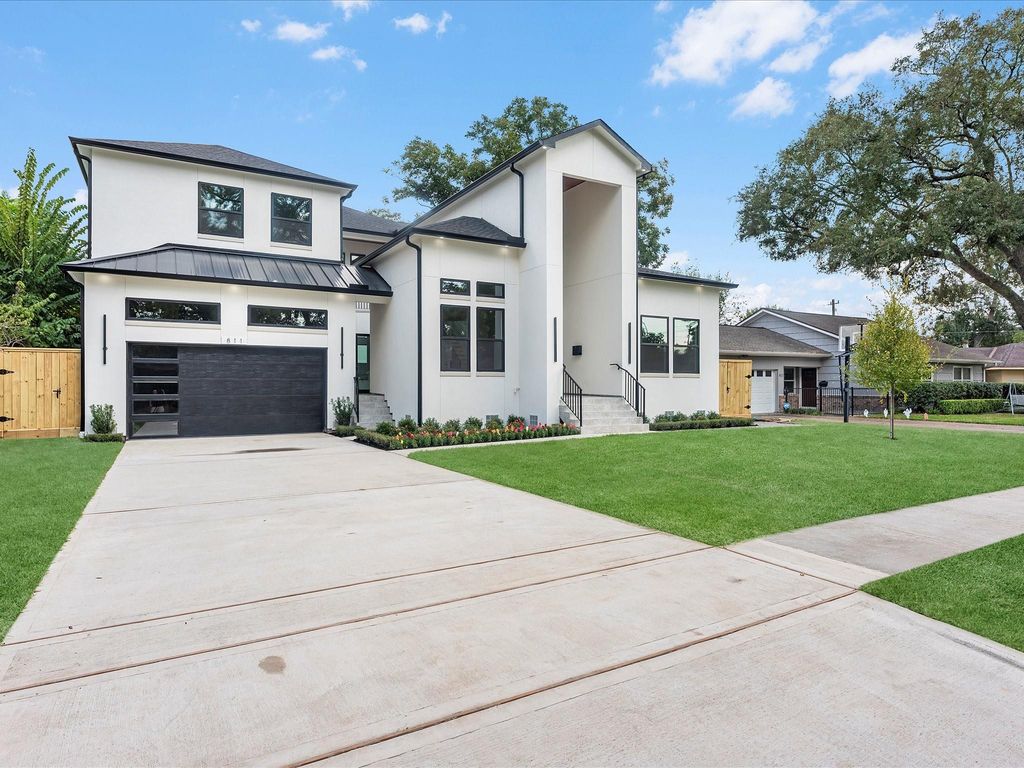 811 Woodstock Street, Bellaire, TX 77401