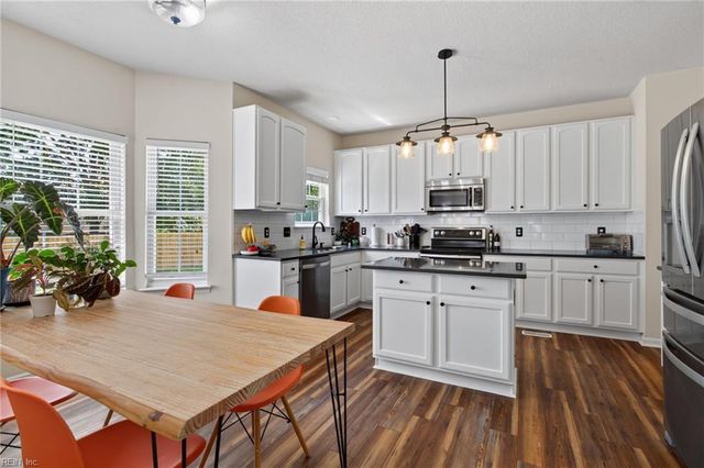 2004 Acentala QUAY, Chesapeake, VA 23321