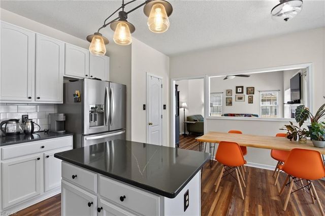 2004 Acentala QUAY, Chesapeake, VA 23321