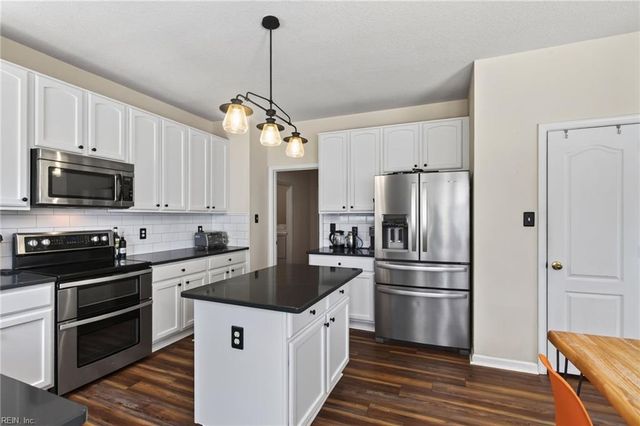 2004 Acentala QUAY, Chesapeake, VA 23321