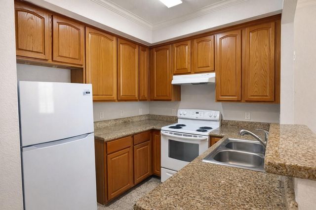 9400 Bellaire Boulevard 205, Houston, TX 77036