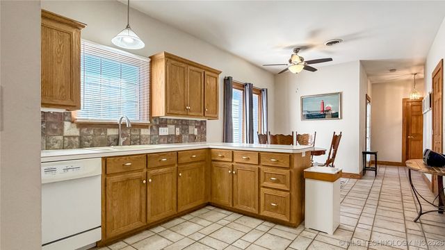 402 Chattanooga, Ardmore, OK 73401