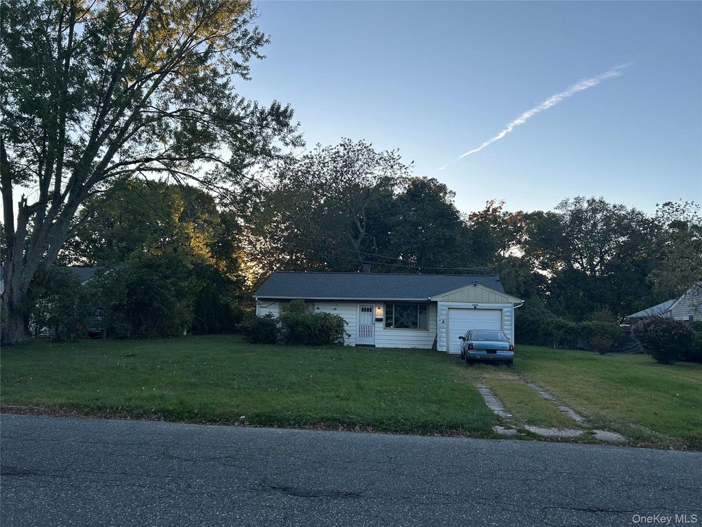 1056 Bay Shore Avenue, Bay Shore, NY 11706 — photo 2