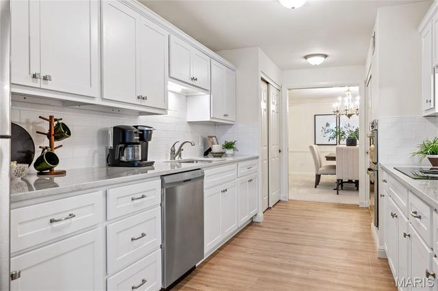 14300 Conway Meadows Court 202, Chesterfield, MO 63017
