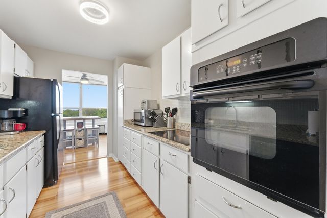 3550 N Lake Shore Drive 902, Chicago, IL 60657
