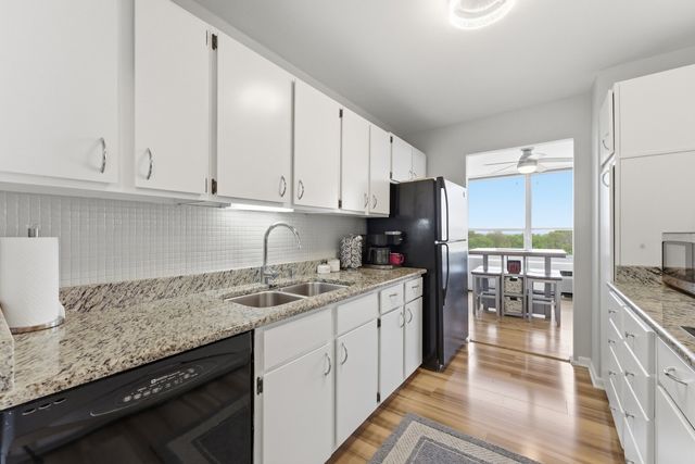 3550 N Lake Shore Drive 902, Chicago, IL 60657