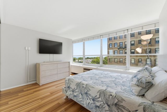 3550 N Lake Shore Drive 902, Chicago, IL 60657