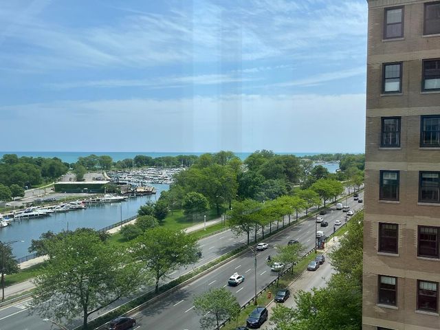 3550 N Lake Shore Drive 902, Chicago, IL 60657