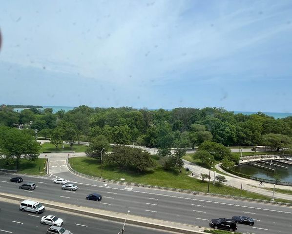 3550 N Lake Shore Drive 902, Chicago, IL 60657
