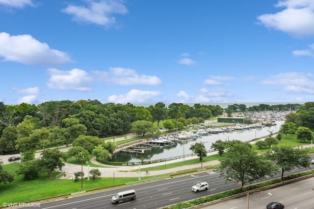 3550 N Lake Shore Drive 902, Chicago, IL 60657