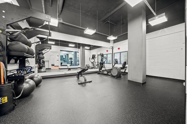3550 N Lake Shore Drive 902, Chicago, IL 60657