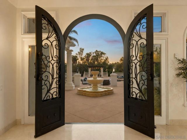 6998 Rancho La Cima Dr, Rancho Santa Fe, CA 92067