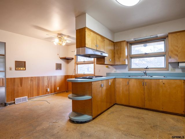 11340 Old Maple Road, Omaha, NE 68164