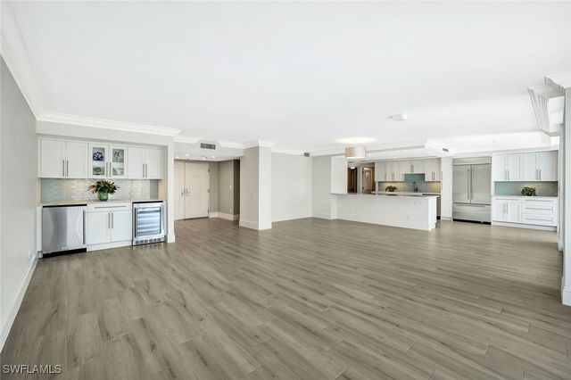 4401 Gulf Shore BLVD N C205, Naples, FL 34103