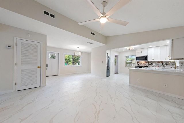 11012 52ND AVENUE N, St Petersburg, FL 33708