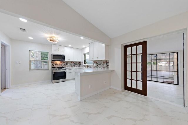 11012 52ND AVENUE N, St Petersburg, FL 33708