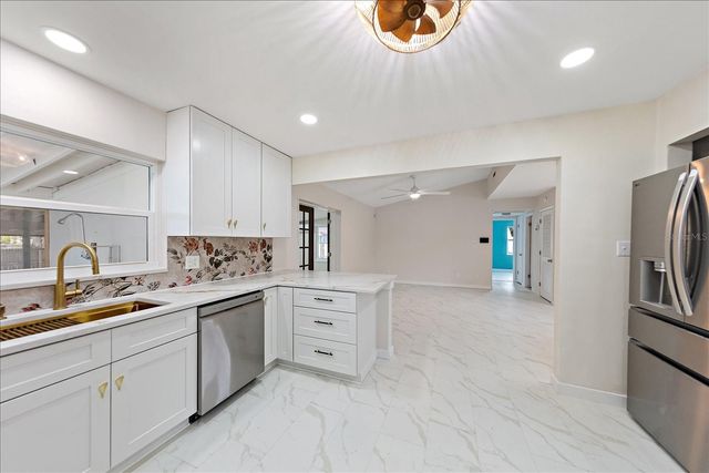 11012 52ND AVENUE N, St Petersburg, FL 33708