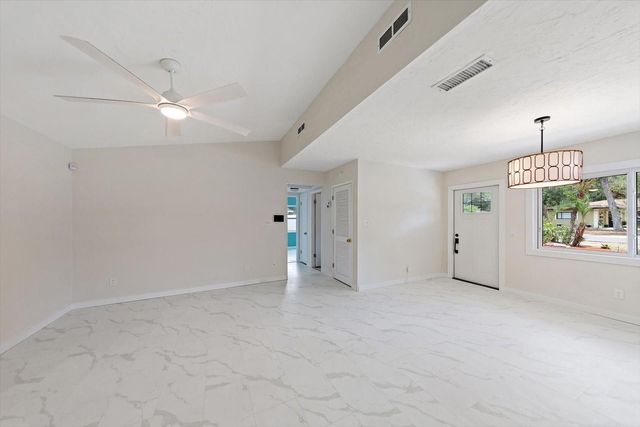 11012 52ND AVENUE N, St Petersburg, FL 33708