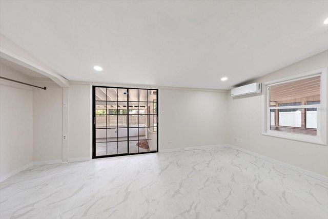 11012 52ND AVENUE N, St Petersburg, FL 33708