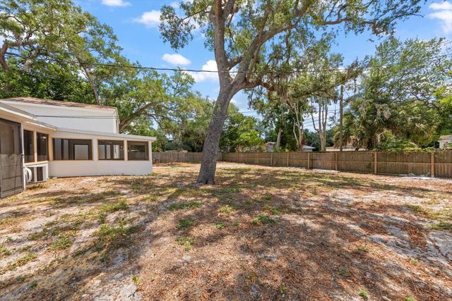 11012 52ND AVENUE N, St Petersburg, FL 33708