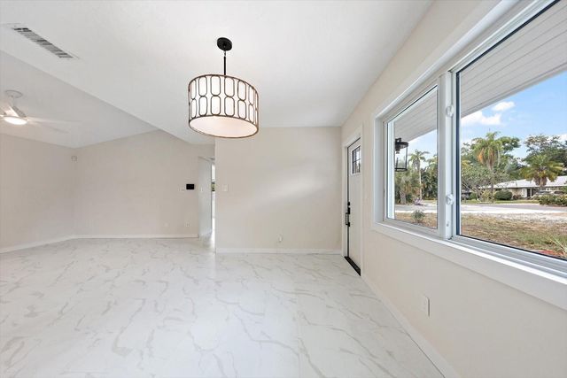 11012 52ND AVENUE N, St Petersburg, FL 33708