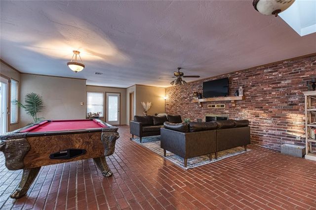 716 Phillips Lane, Clinton, OK 73601