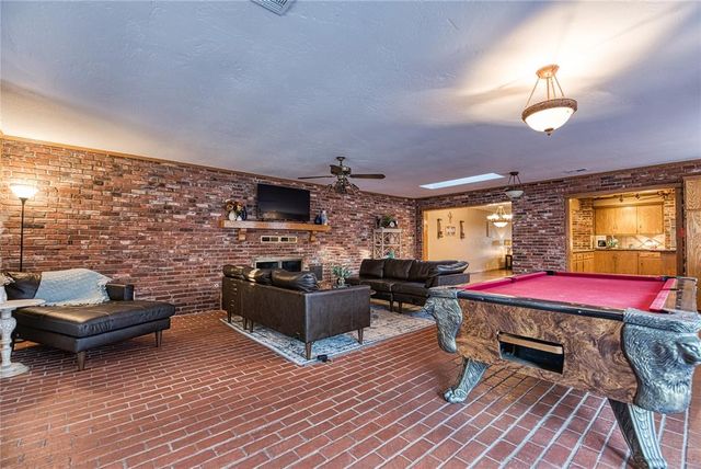 716 Phillips Lane, Clinton, OK 73601