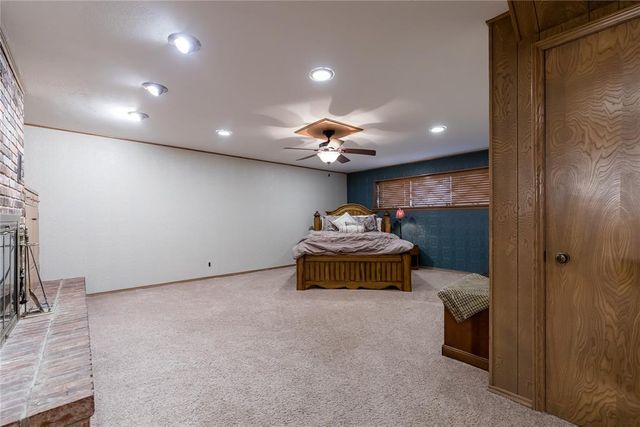 716 Phillips Lane, Clinton, OK 73601