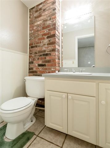 716 Phillips Lane, Clinton, OK 73601