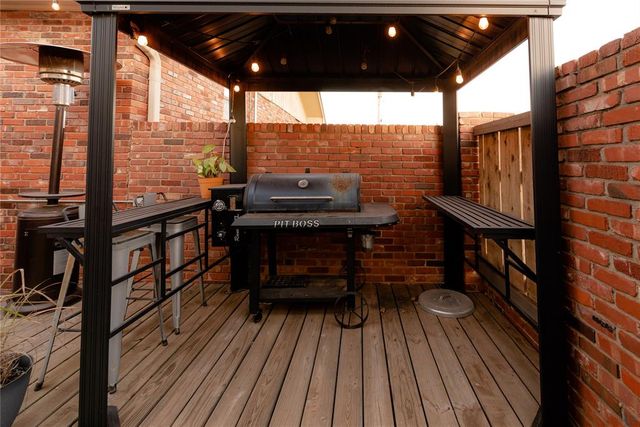 716 Phillips Lane, Clinton, OK 73601