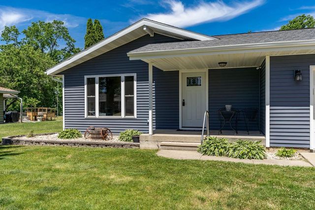 1461 Marquette Street, Janesville, WI 53546