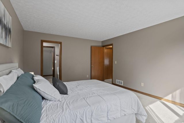 7450 Oakmeadows Drive, Columbus, OH 43085