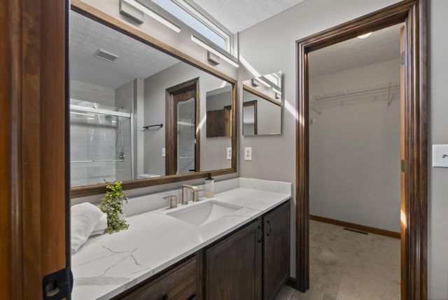 7450 Oakmeadows Drive, Columbus, OH 43085