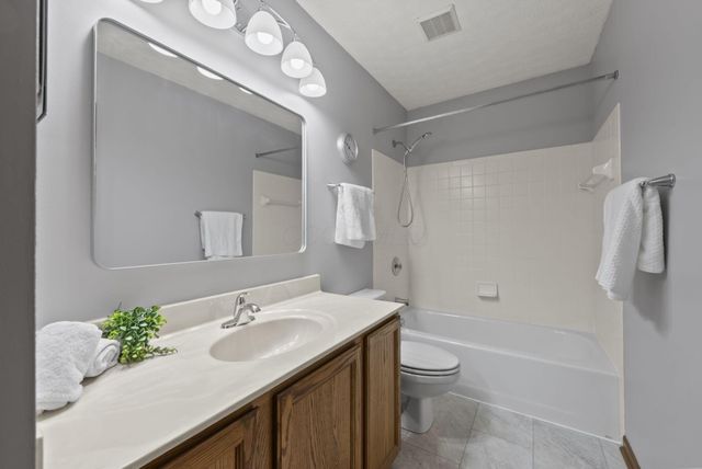 7450 Oakmeadows Drive, Columbus, OH 43085