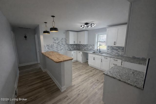 4308 Sadie Ln, Louisville, KY 40216