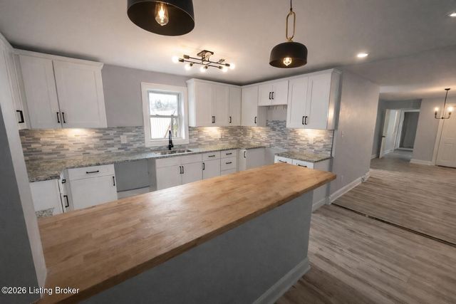 4308 Sadie Ln, Louisville, KY 40216