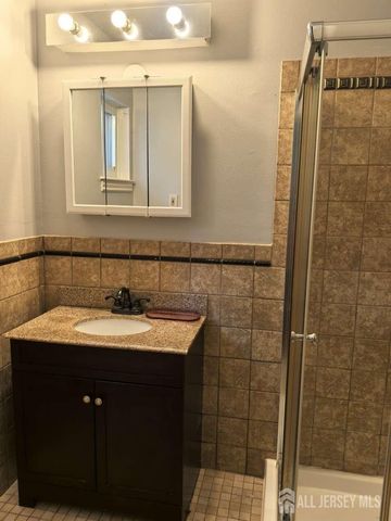 21 Lake Avenue 7A, East Brunswick, NJ 08816