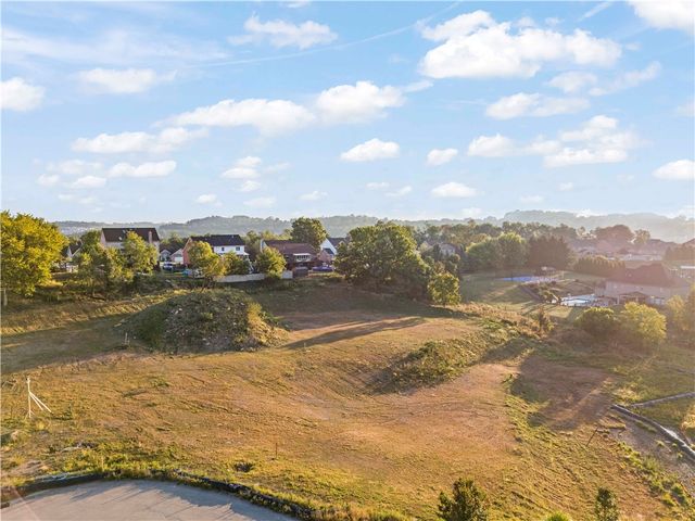 2220 Watchfield Dr, South Park, PA 15129