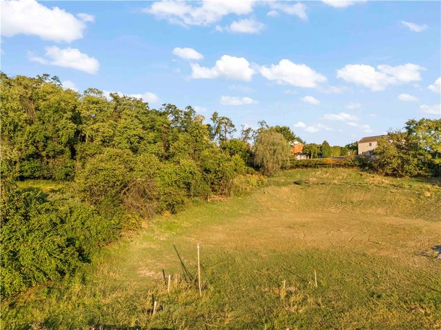 2220 Watchfield Dr, South Park, PA 15129