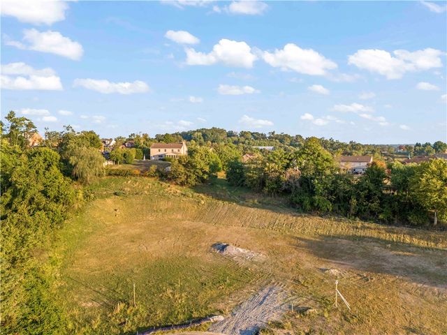 2220 Watchfield Dr, South Park, PA 15129