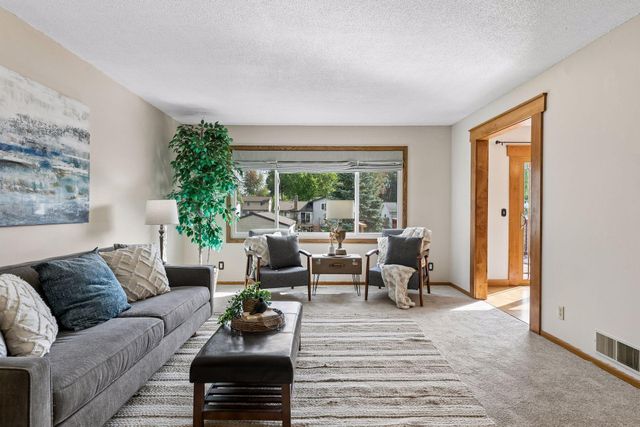 6364 Crosby Avenue, Inver Grove Heights, MN 55076