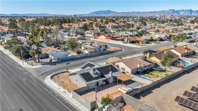 6400 Starcrest Drive, Las Vegas, NV 89108