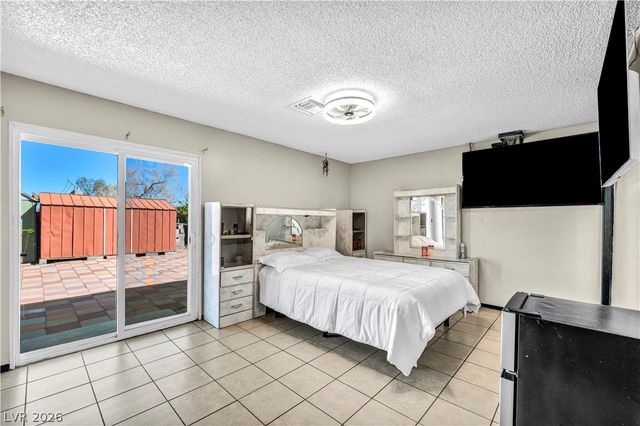 6400 Starcrest Drive, Las Vegas, NV 89108