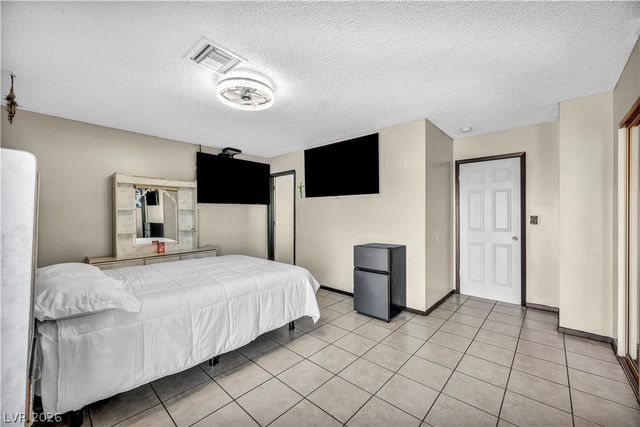 6400 Starcrest Drive, Las Vegas, NV 89108