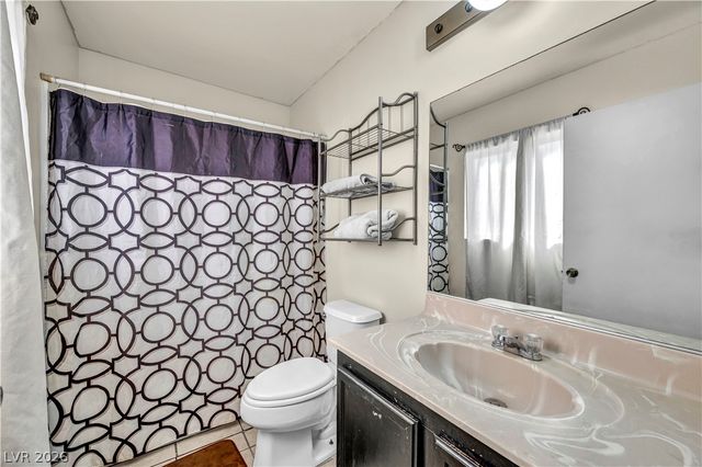 6400 Starcrest Drive, Las Vegas, NV 89108