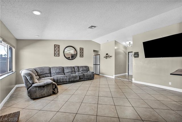 6400 Starcrest Drive, Las Vegas, NV 89108