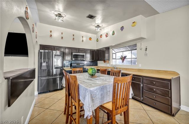 6400 Starcrest Drive, Las Vegas, NV 89108