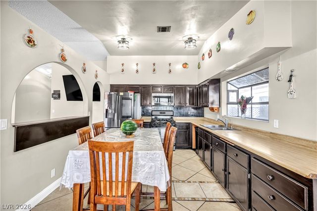 6400 Starcrest Drive, Las Vegas, NV 89108