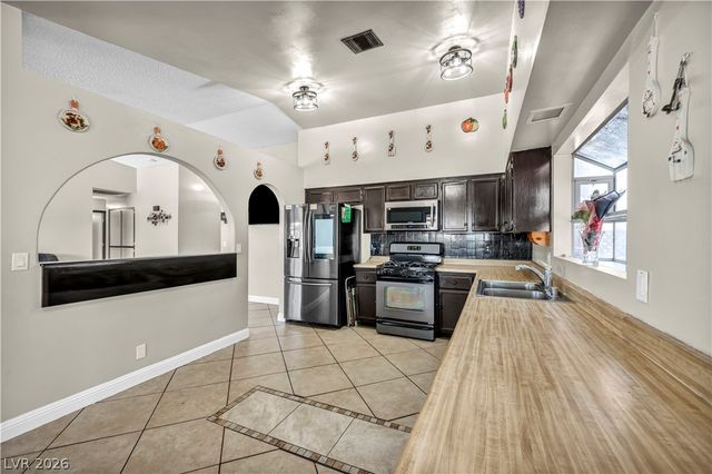 6400 Starcrest Drive, Las Vegas, NV 89108