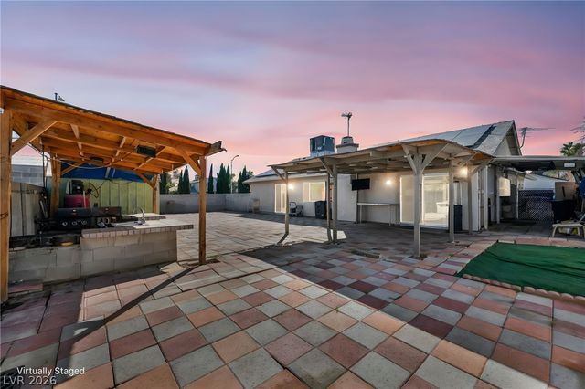 6400 Starcrest Drive, Las Vegas, NV 89108